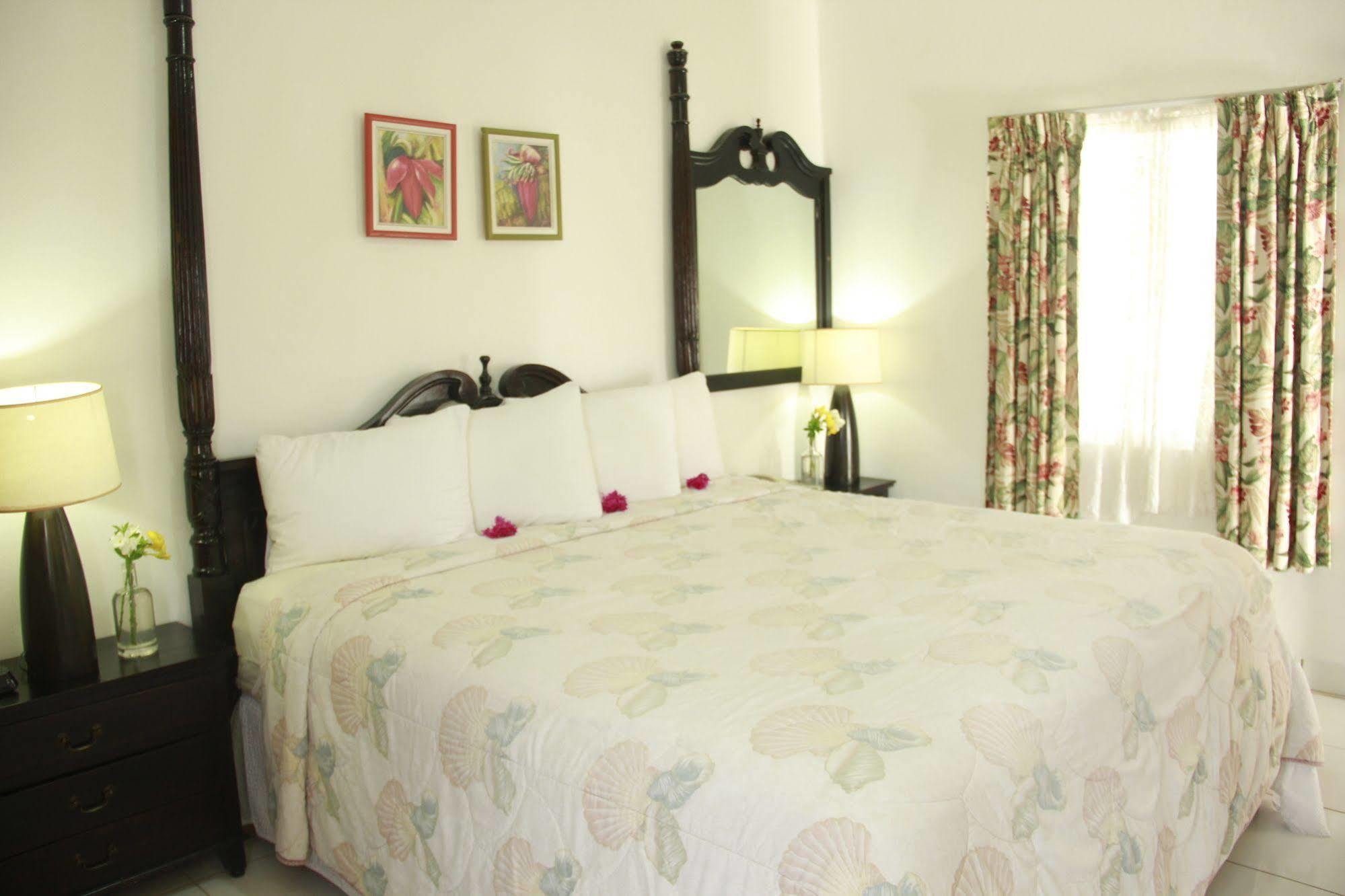 Gem Holiday Beach Resort St. George's Экстерьер фото