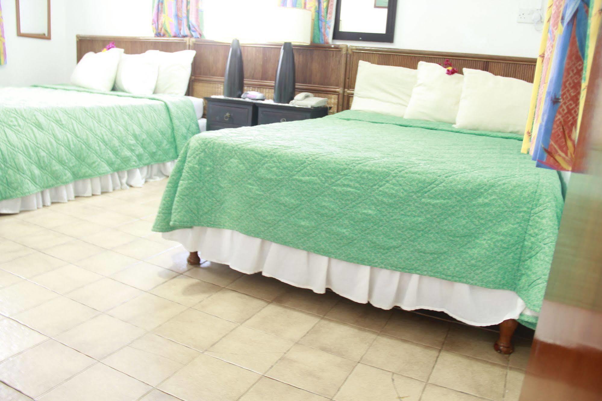 Gem Holiday Beach Resort St. George's Экстерьер фото